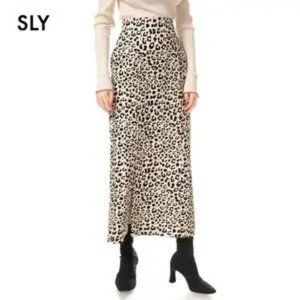 SLY Leopard Black and White Print Zipper Slit Skirt